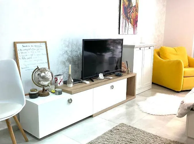 Felicity Super Apartman *